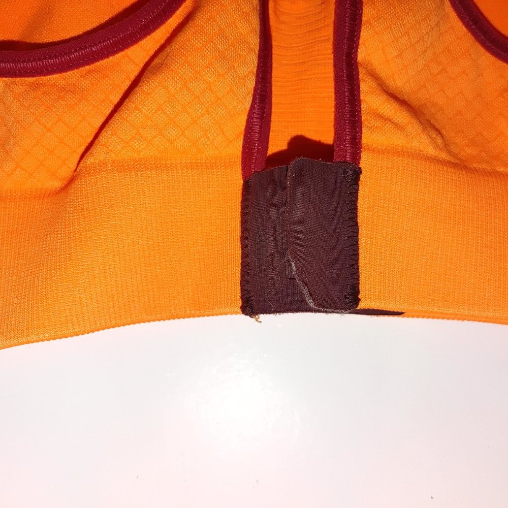 Lululemon Woman's Hook& Loop Closure Athletic Bra… - image 3